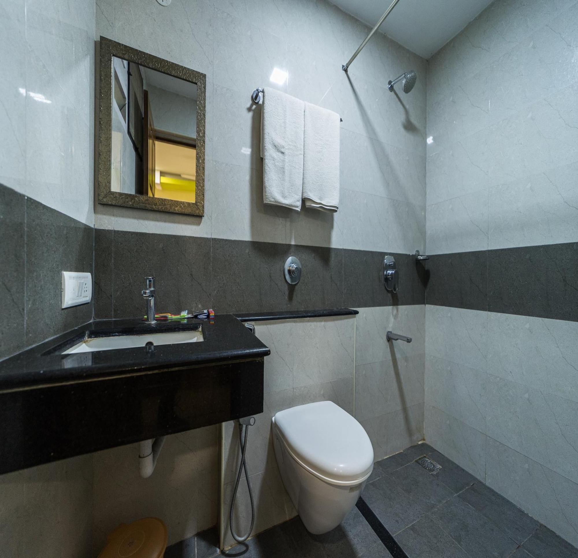 Sau Residency Hotel Kanchipuram Exterior photo